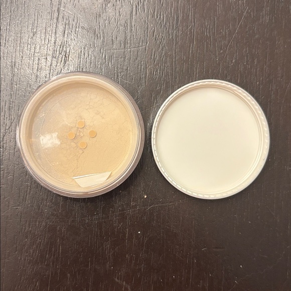 Clinique foundation brush and loose powder - Picture 4 of 5